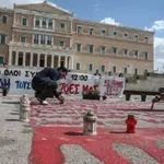 Ολοκληρώθηκε το συλλαλητήριο για τα Τέμπη στο κέντρο της Αθήνας – Η συμβολική κίνηση με τα ονόματα των θυμάτων (Βίντεο)