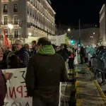 «Όχι άλλοι νεκροί στο Αιγαίο»: Σε εξέλιξη κινητοποίηση στην Αθήνα για το τραγικό ναυάγιο στη Χίο