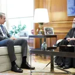 Συνάντηση Μητσοτάκη με Αρχιεπίσκοπο Αυστραλίας Μακάριο: Στο επίκεντρο επιστολική ψήφος και αποφυγή διπλής φορολογίας