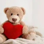 Θεσσαλονίκη: Έκλεψαν λούτρινα αρκουδάκια από ανθοπωλείο – Ανάμεσα στους δράστες, ένα ανήλικο κορίτσι (Βίντεο)