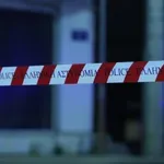 Πυροβολισμοί σε καφέ: Τραυματίστηκε 10χρονη – Το καμένο ΙΧ με το Καλάσνικοφ στον Ασπρόπυργο