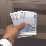 Επίδομα 200 ευρώ για 12 μήνες – Ποιοι το δικαιούνται