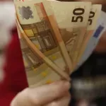 Επίδομα με ένα «χαρτί»: Οι δικαιούχοι που παίρνουν 362 ευρώ