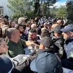 Μυτιλήνη: Εντάσεις και διαμαρτυρίες στην παράδοση της Ψυχιατρικής Κλινικής – Αντιδράσεις υγειονομικών και παρουσία ΟΠΚΕ