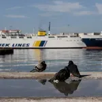 Δεμένα τα πλοία σε όλη τη χώρα: 24ωρη απεργία των ναυτικών για τη Μέση Ανατολή