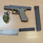 Μοσχάτο: Συνελήφθη 33χρονος που είχε στο όχημα του πιστόλι, μαχαίρι αλλά και χειροβομβίδα