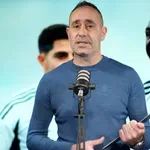 Αντέχει στην κορυφή η ΑΕΚ – Πιστεύει στην ανατροπή ο Ολυμπιακός – Δείτε το βίντεο