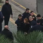 Υποβασταζόμενη η Ρούλα Πισπιρίγκου στο Εφετείο – Ξεκινά η δίκη για Ίριδα και Μαλένα σε δεύτερο βαθμό