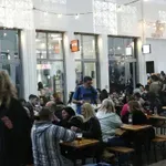 Τσικνοπέμπτη με… ομπρέλα: Με εμπόδια το παραδοσιακό ψήσιμο – Πρόσκαιρο «παράθυρο» πριν επιστρέψουν βροχές και καταιγίδες