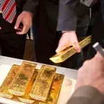 Πτώση 5% σημειώνει ο χρυσός έπειτα από ρεκόρ