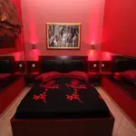 ΕΛ.ΑΣ: Επιχείρηση σε παράνομους οίκους ανοχής – Χειροπέδες σε 12 άτομα στην Αθήνα