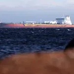 Πλήγμα σε δεξαμενόπλοιο ελληνικής διαχείρισης στο Ορμούζ – Δύο ελαφρά τραυματίες