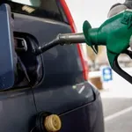 Φωτιά στις τιμές του πετρελαίου: Στα ύψη το βαρέλι λόγω του πολέμου στη Μέση Ανατολή και του μπλόκου στο Ορμούζ