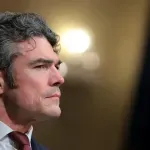 Κάλεσμα Κεντ κατά της στρατιωτικής εμπλοκής των ΗΠΑ στο Ιράν – Αιχμές για «αμερικανο-σιωνιστικό» λόμπι