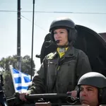 Ελληνίδες στο χακί: Γυναίκες μοιράζονται τις σκέψεις τους για την εθελοντική στράτευση (Βίντεο)