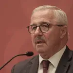 Μανιάτης: Εκτεθειμένη η κυβέρνηση από την απάντηση της Κομισιόν για τον «νέο» ΟΠΕΚΕΠΕ