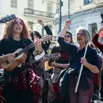 Πορεία αλληλεγγύης για τα Προσφυγικά της λεωφόρου Αλεξάνδρας: «Όχι» στα σχέδια ανάπλασης και την εκκένωση (Βίντεο)