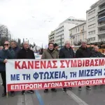 Συγκεντρώσεις διαμαρτυρίας σε εξέλιξη: Οδηγοί ταξί και συνταξιουχικές οργανώσεις διεκδικούν τα δικαιώματά τους (φωτό)