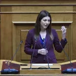 Ζαχαράκη στη Βουλή: Ιστορική στιγμή η ίδρυση της Ανώτατης Σχολής Παραστατικών Τεχνών