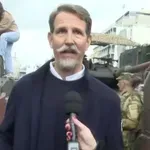 Ο Παύλος Ντε Γκρες στη μεγάλη στρατιωτική παρέλαση του Συντάγματος: «Σου ανάβει την ψυχή αυτό που συμβαίνει»