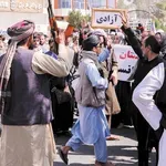 Αφγανιστάν: Νέος νόμος των Ταλιμπάν προβλέπει θανατική ποινή για «παρά φύσιν» σχέσεις και «νομιμοποιεί» τη βία κατά γυναικών