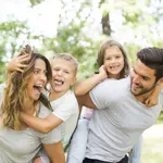 Patchwork οικογένειες: Όταν οι δεσμοί ξαναχτίζονται από την αρχή με αγάπη, χρόνο και νέες ισορροπίες