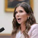 Ο Τραμπ απομάκρυνε την υπουργό Εσωτερικής Ασφαλείας, Κρίστι Νόεμ – Στη θέση της ο Μαρκγουέιν Μάλιν