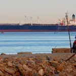 Μέση Ανατολή: Νέες επιθέσεις από Ιράν και Χούθι, το USS Tripoli στον Κόλπο – Το Μπαμπ ελ-Μαντέμπ ως «υπερόπλο» της Τεχεράνης