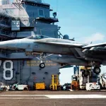 «Ενδείξεις χερσαίας επέμβασης» βλέπει το BBC: Το USS Abraham Lincoln και δύο αμερικανικά αντιτορπιλικά εντοπίστηκαν κοντά στον Κόλπο του Ομάν