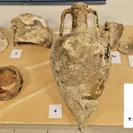 Κηφισιά αρχαιοκαπηλία: Εντοπίστηκαν ενάλιοι αμφορείς σε σπίτι γνωστού επιχειρηματία