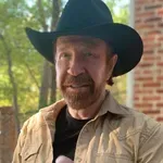 Συγκίνηση για τον θάνατο του Τσακ Νόρις: Τα μηνύματα από Σταλόνε, Σβαρτσενέγκερ, Βαν Νταμ και Στίβεν Κινγκ