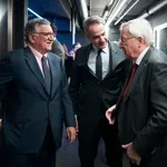 ΕΛΚ: Εγκώμια Μέτσολα στον Μητσοτάκη – Γιούνκερ: «Περήφανος που κρατήσαμε την Ελλάδα στην Ευρωζώνη»