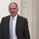 Στη Λιβύη ο Γιώργος Γεραπετρίτης: Συνάντηση με Χαφτάρ στη Βεγγάζη – Επίσκεψη και στην Τρίπολη