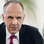 Γεραπετρίτης από Βεγγάζη: Μεταναστευτικό και θαλάσσιες ζώνες στο επίκεντρο της συνάντησης με Χαφτάρ – «Ιστορική μέρα» για τις σχέσεις Ελλάδας – Λιβύης