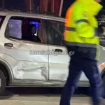 Σοβαρό τροχαίο σε διασταύρωση στη Λαμία – Διανομέας μεταφέρθηκε στο νοσοκομείο μετά από σύγκρουση με ΙΧ