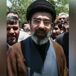 Νέος ανώτατος ηγέτης στο Ιράν ο Μοτζτάμπα Χαμενεΐ –  Ποιος είναι και οι σχέσεις του με τους Φρουρούς της Επανάστασης