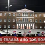 Αντιπολεμικό συλλαλητήριο του ΚΚΕ στο Σύνταγμα – Κουτσούμπας: «Kαμιά εμπλοκή, καμιά συμμετοχή»