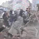 Κωνσταντινούπολη: Δύο κτίρια κατέρρευσαν – Ανασύρθηκαν πέντε άτομα από τα χαλάσματα (Βίντεο)