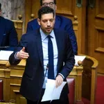 Υπερψηφίστηκε το ν/σ του υπ. Μεταφορών – Οι αλλαγές σε συγκοινωνίες, ΤΑΞΙ και πρόστιμα