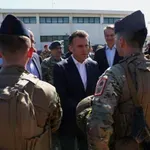 Στην Σούδα μεταβαίνει ο Μακρόν – Συνάντηση με τον Ν. Δένδια