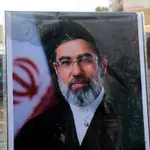 «Επανεμφάνιση» Μοτζτάμπα Χαμενεΐ με γραπτό μήνυμα: Οι δολοφόνοι του Λαριτζανί θα πληρώσουν πολύ σύντομα