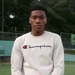 Γιάννης Αντετοκούνμπο: Ο σωσίας του κυκλοφορεί στο Παγκράτι και τον σταματούν για φωτογραφία