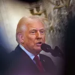 «Αδιαφορία» Τραμπ για τις τιμές στα καύσιμα: «Αν αυξηθούν, ας αυξηθούν» μετά τον πόλεμο στη Μέση Ανατολή