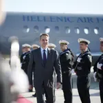 Στην Κύπρο Μακρόν και Μητσοτάκης εν μέσω γεωπολιτικής έντασης – Στο τραπέζι η ευρωπαϊκή ασφάλεια στην Ανατολική Μεσόγειο και η ενίσχυση της αμυντικής συνεργασίας