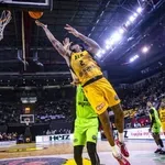 ΑΕΚ – Τόφας 96-88: Αήττητη στους «16» και «αγκαλιά» με το πλεονέκτημα έδρας στο Basketball Champions League