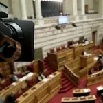 Στη Βουλή το νομοσχέδιο για την αθέμιτη κερδοφορία – Πλαφόν σε καύσιμα και 61 βασικά αγαθά