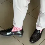 Οι ροζ κάλτσες του Βασίλη Κόκκαλη και το δώρο του Κώστα Τασούλα