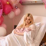 Καινούργιου: Ο Κουτσουμπής δημοσίευσε φωτογραφία της νεογέννητης κόρης τους