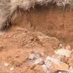 Βάρκιζα: Πατέρας και γιος καταπλακώθηκαν από χώματα – Στο νοσοκομείο με σοβαρά τραύματα (Βίντεο)