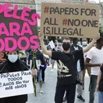 Ισπανία: Μετανάστες σπεύδουν μαζικά να υποβάλουν αίτηση στο νέο πρόγραμμα νομιμοποίησης